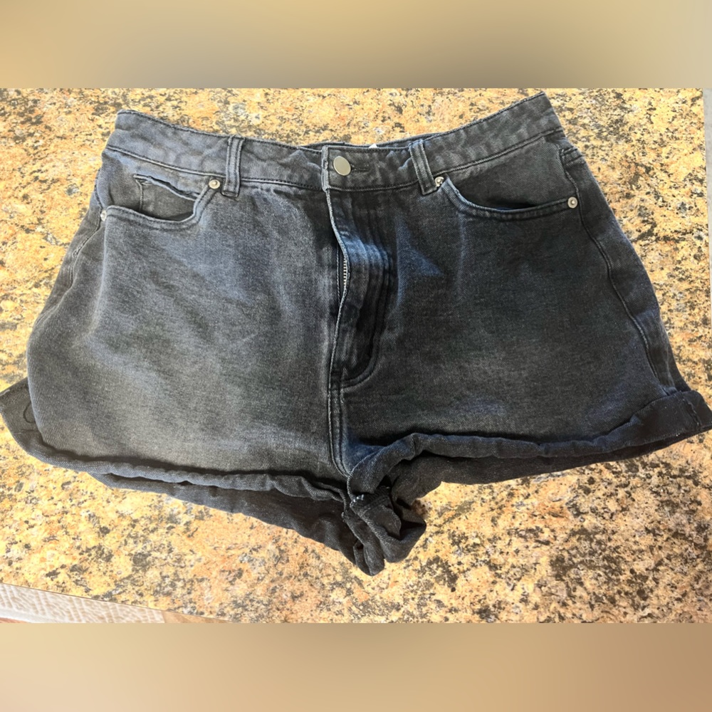 Tiger Mist Distressed Shorts. Size L